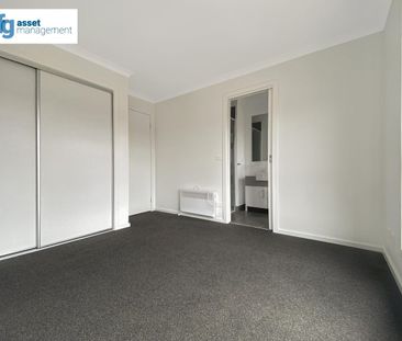 Contemporary Living Awaits! Stylish 3 Bedroom Townhouse Near Parks ... - Photo 1