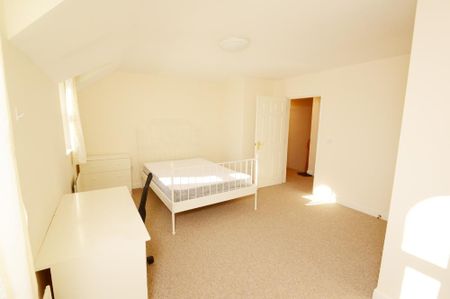 4 bedroom semi-detached house to rent - Photo 2