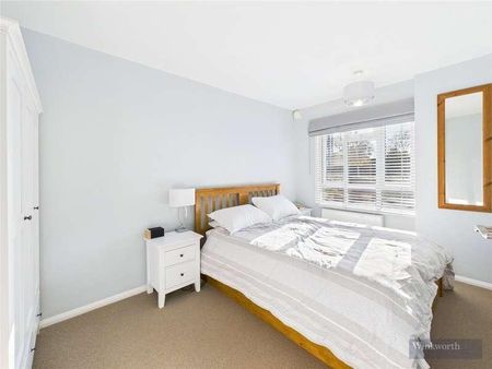 Pandora Court, South Bank, Surbiton, KT6 - Photo 3
