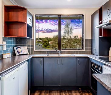 West Harbour 3 bed, 1 bath - Photo 5