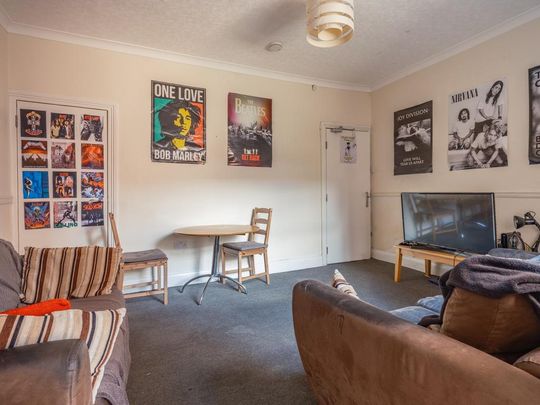 4 bedroom terraced house to rent - Photo 1