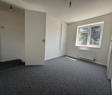 2 bedroom end of terrace house to rent - Photo 3