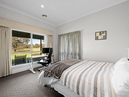 Luxurious Fully Furnished 4-Bedroom Home with Stunning Country Surroundings. - Photo 2