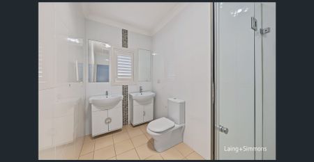 Spacious Family Living with a Swimming Pool - Photo 4