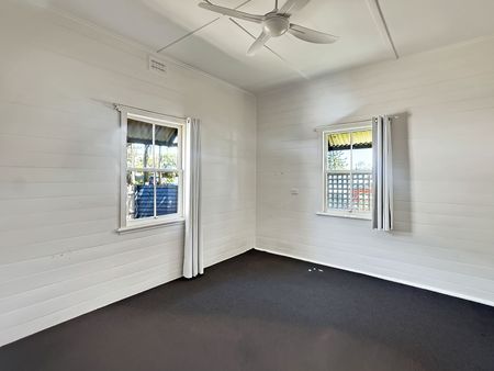 Charming Byron Beach House in the Heart of Town - Photo 5