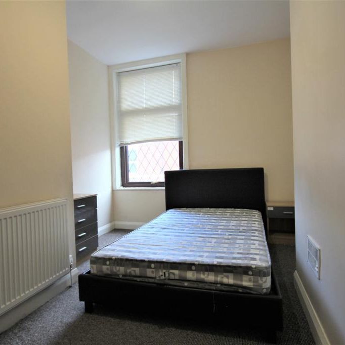 4 bedroom terraced house to rent - Photo 1