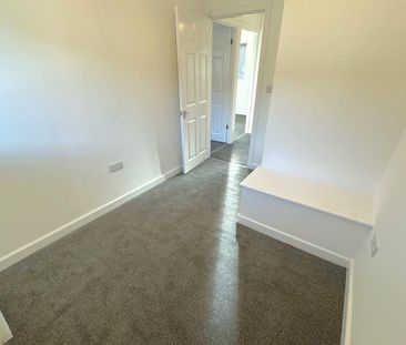 Spencer Close, Woking, Surrey, GU21 - Photo 3