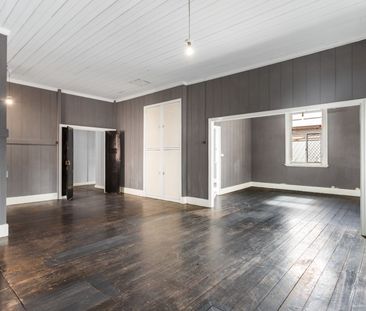 CONVENIENT IPSWICH LOCATION - No Car, No Worries! - Photo 4