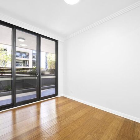 Courtyard| Floorboards | Side-By-Side Parking - Photo 3