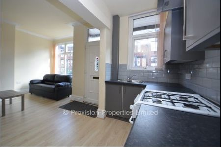 3 Bedroom Student Professional Rentals Leeds - Photo 3