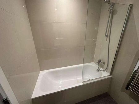 Slough, Berkshire, SL1 - Photo 5