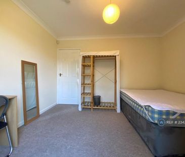 4 bedroom semi-detached house to rent - Photo 4