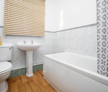 2 bedroom flat to rent - Photo 3