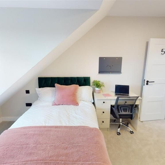6 bedroom house to rent - Photo 1