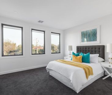 Superb 3 Bedroom Residence - Photo 5