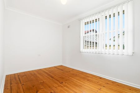 Freshly Repainted Family Home - Photo 5