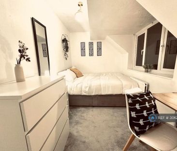 1 bedroom in a flat share to rent - Photo 1