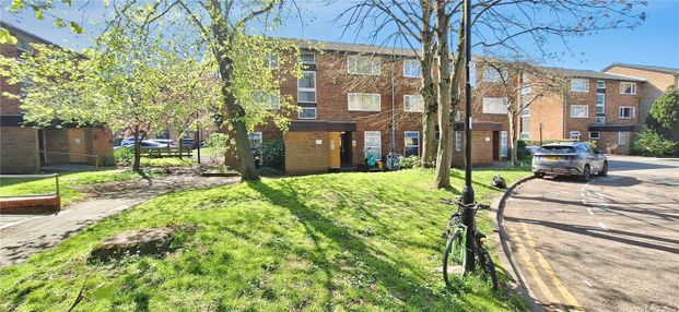 Buckingham Avenue, Perivale, Greenford, Middlesex, UB6 7RD - Photo 1
