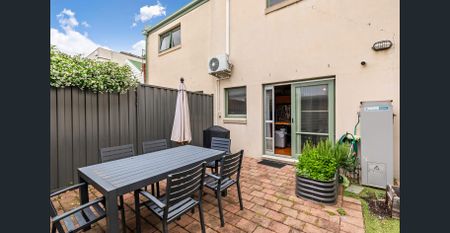 Chic, Cozy & Close to Everything - Photo 5