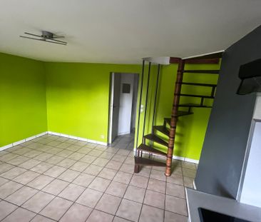 Un appartement à usage d'habitation en DUPLEX sur SAINT-ETIENNE-DU-... - Photo 3