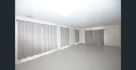 Beautiful 4 Bed / 2 Bath Family Home for Rent - Treeby, WA - Photo 2