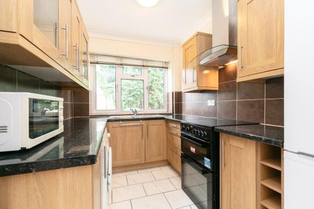 4 bedroom detached house to rent - Photo 3