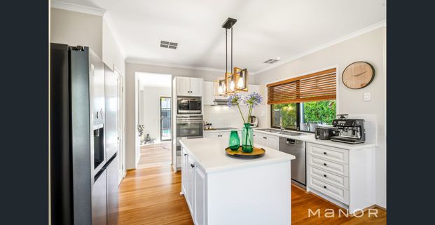 Contemporary Family Residence with Premium Finishes in Kellyville - Photo 1