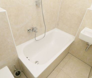 ** Modernisierte Wohnung mit großer Wohnküche in zentraler Lage von... - Photo 3