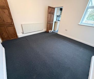 2 bedroom semi-detached house to rent - Photo 4