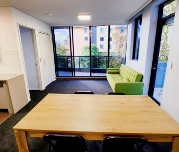 2 bedroom 2 bathroom - Photo 4