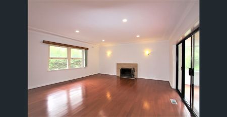 SUPERSIZED 4 bedroom + huge study + Game room (large enough to be 5th bedroom) - Photo 4