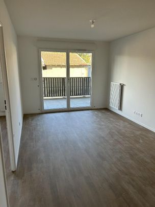 location Appartement T2 DE 40.38m² À RILLIEUX LA PAPE - Photo 1