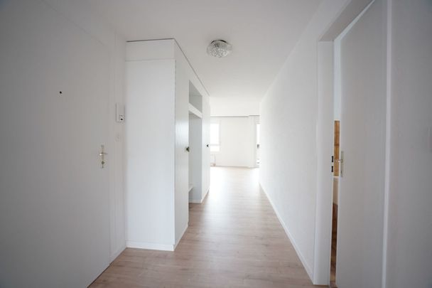 Wohnen an zentraler Lage - helle 3.5-Zimmerwohnung zu vermieten! - Photo 1