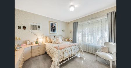 Family Home 3 or 4 Bedrooms | 3 Spacious Living Areas - Photo 4