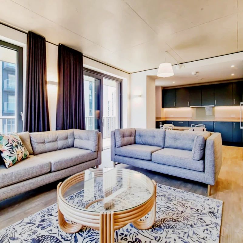 4 Bedroom Apartment - Photo 1