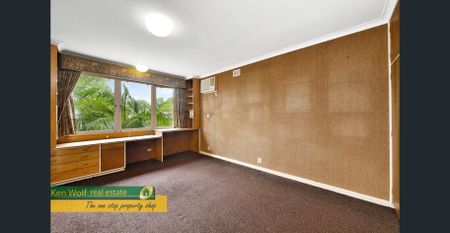 1932 Full Brick House w/ Grass Tennis Court, New Kitchen, Garden w/ Play Area, 5 Bedrooms, 4 Bathrooms, Living & Dining Rooms, Garage - Photo 3