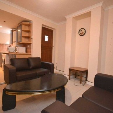 3 Bed - Pitcroft Avenue, Reading - Photo 1