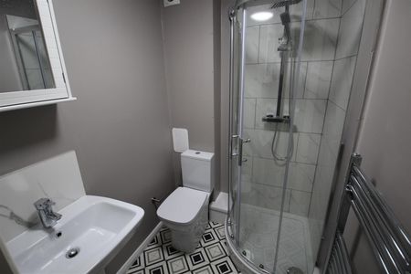 Westfield Court, Westfield Road, Hyde Park, LS3 1DL, Leeds - Photo 2