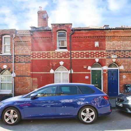 A recently redecorated four bedroom house located in St Andrews just off Gloucester Road with easy access to the local shops and restaurants. Perfect for either a family or four people sharing. Available in May, Furnished, EPC - C. - Photo 4