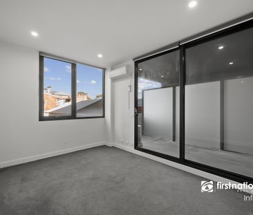 Excellent Location, Great size, Convenience is the key - Photo 2