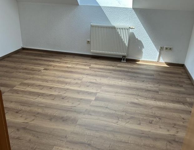 Schöne 2-Zimmer-Wohnung mit Balkon, Grün- & Blicklage von Privat. Am Schäfersberg-Niedernhausen - Foto 1