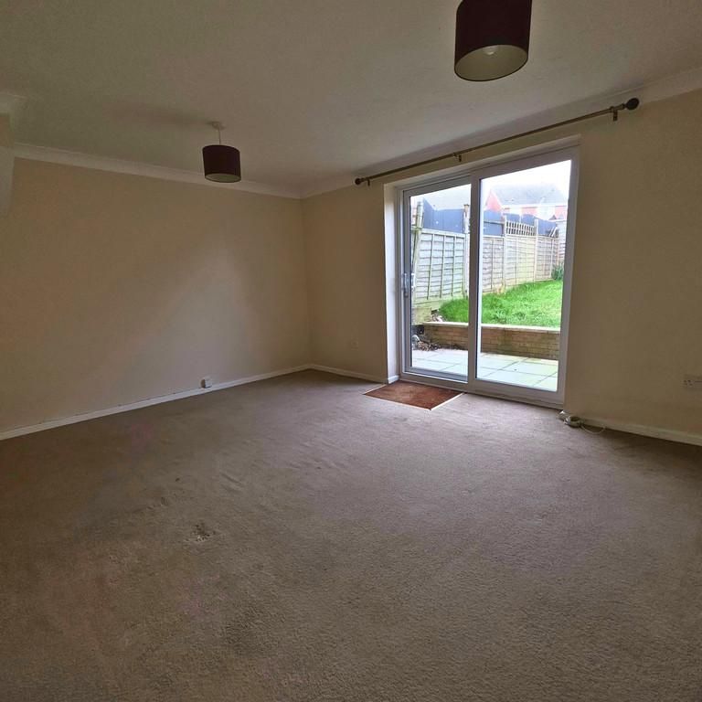 3 bedroom semi-detached house to rent - Photo 1