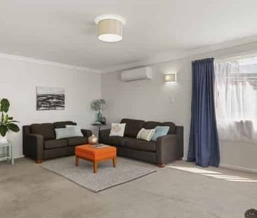 Charming Three-Bedroom Home on Quiet Pukuatua Street - Photo 3