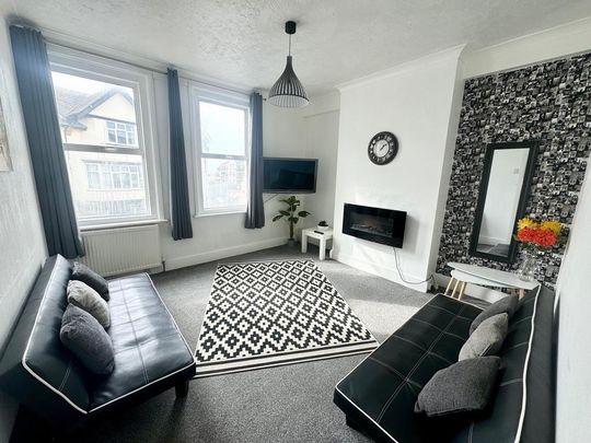 2 bedroom flat to rent - Photo 1