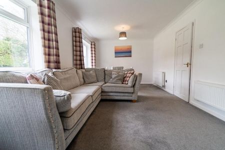 4 bedroom detached house to rent - Photo 2