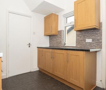 3 bedroom semi-detached house to rent - Photo 5