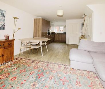 2 bedroom semi-detached house to rent - Photo 2