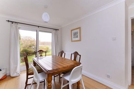 4 bedroom detached house to rent - Photo 3