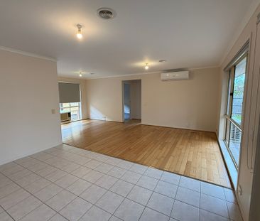 98 Strathaird Drive, Narre Warren South VIC - Photo 3