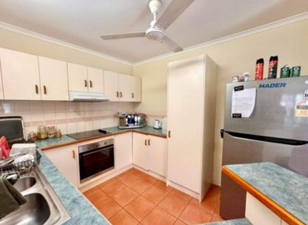 DESIRABLE OSPREY - 3x2 Villa in Secure Complex with Pool - Photo 4